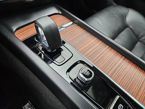 Certified 2025 Volvo V60 B5 Cross Country Plus image 25