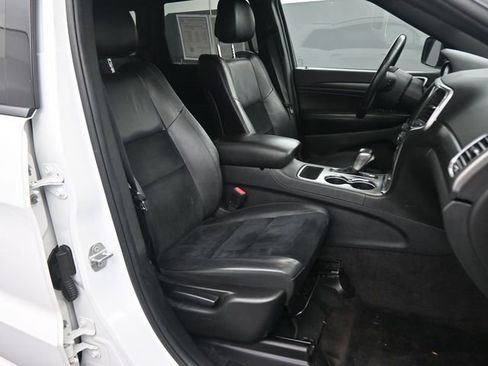Used 2018 Jeep Grand Cherokee Altitude image 26