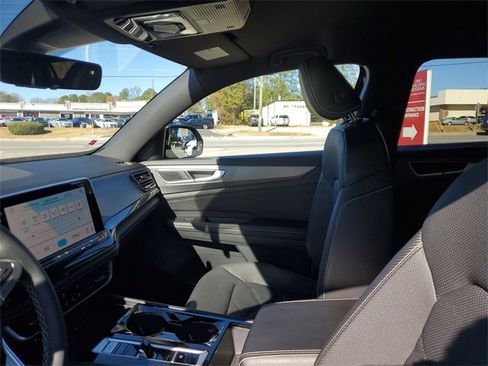 Certified 2024 Volkswagen Atlas Cross Sport SE w/ Black Wheel Package image 17