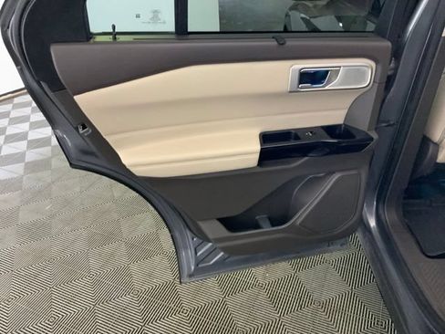 Used 2021 Ford Explorer Platinum w/ Equipment Group 601A AWD/4WD image 31