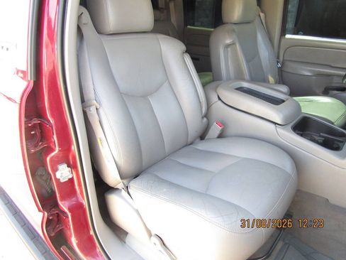 Used 2006 Chevrolet Avalanche Z71 w/ Sun And Sound Package AWD/4WD image 9