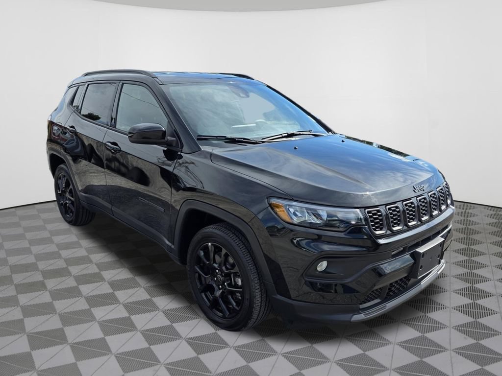 Used 2025 Jeep Compass Latitude w/ Convenience Group AWD/4WD image 4
