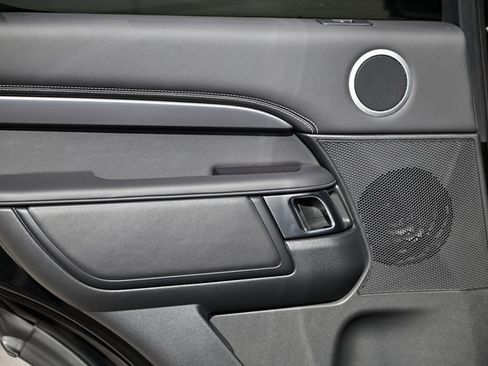 New 2025 Land Rover Discovery Metropolitan Edition image 27