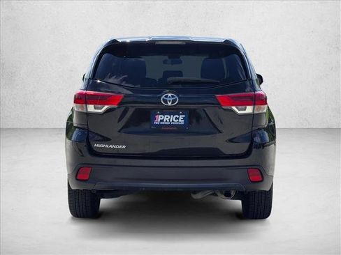 Used 2017 Toyota Highlander LE FWD image 7