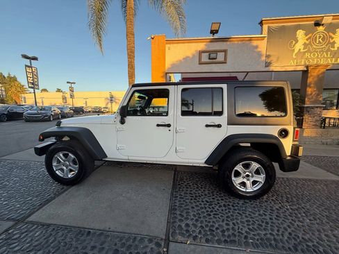Used 2018 Jeep Wrangler Unlimited Sport S image 8