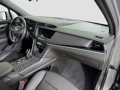 Used 2025 Cadillac XT6 Luxury FWD image 31