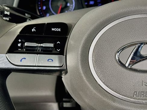 Used 2021 Hyundai Elantra SE FWD image 11