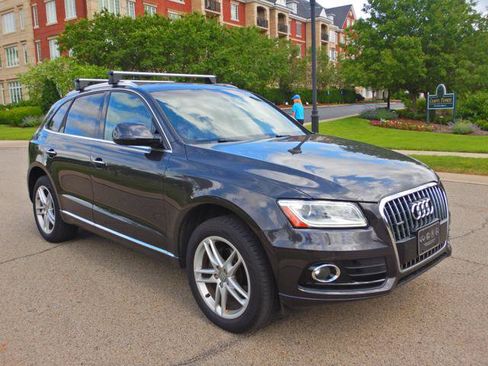 Used 2017 Audi Q5 2.0T Premium Plus w/ Technology Package AWD/4WD image 3