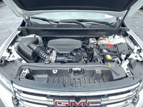 Certified 2023 GMC Acadia SLT FWD image 30