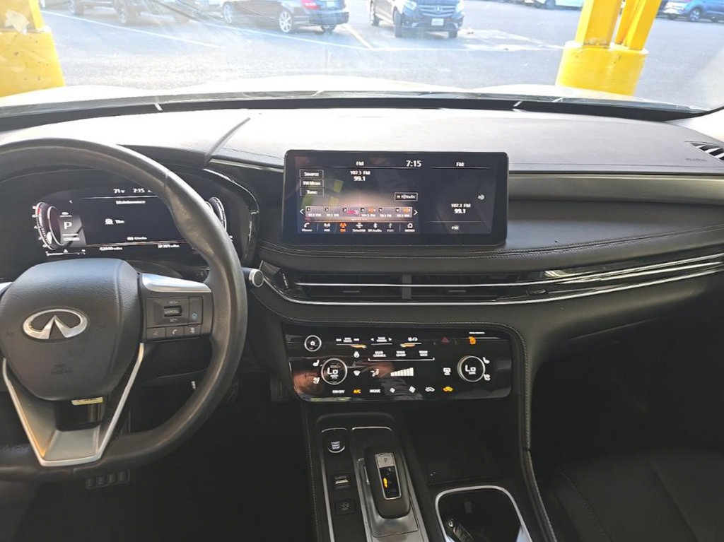 Used 2023 INFINITI QX60 Luxe w/ Cargo Package FWD image 6