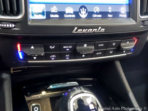 Used 2018 Maserati Levante AWD/4WD image 23