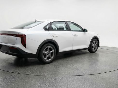 Used 2025 Kia K4 LXS image 9