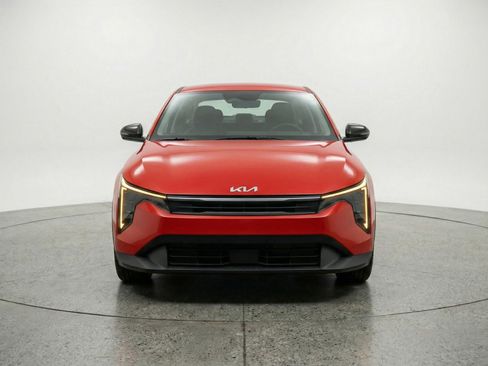 Used 2025 Kia K4 LXS image 2