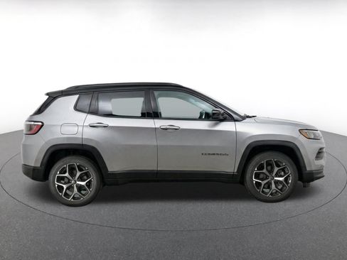 Used 2025 Jeep Compass Limited AWD/4WD image 10
