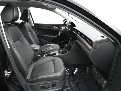 Used 2020 Volkswagen Passat 2.0T SEL image 21