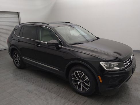 Used 2020 Volkswagen Tiguan SE w/ Panoramic Sunroof Package image 11