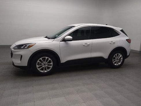 Used 2020 Ford Escape SE FWD image 2