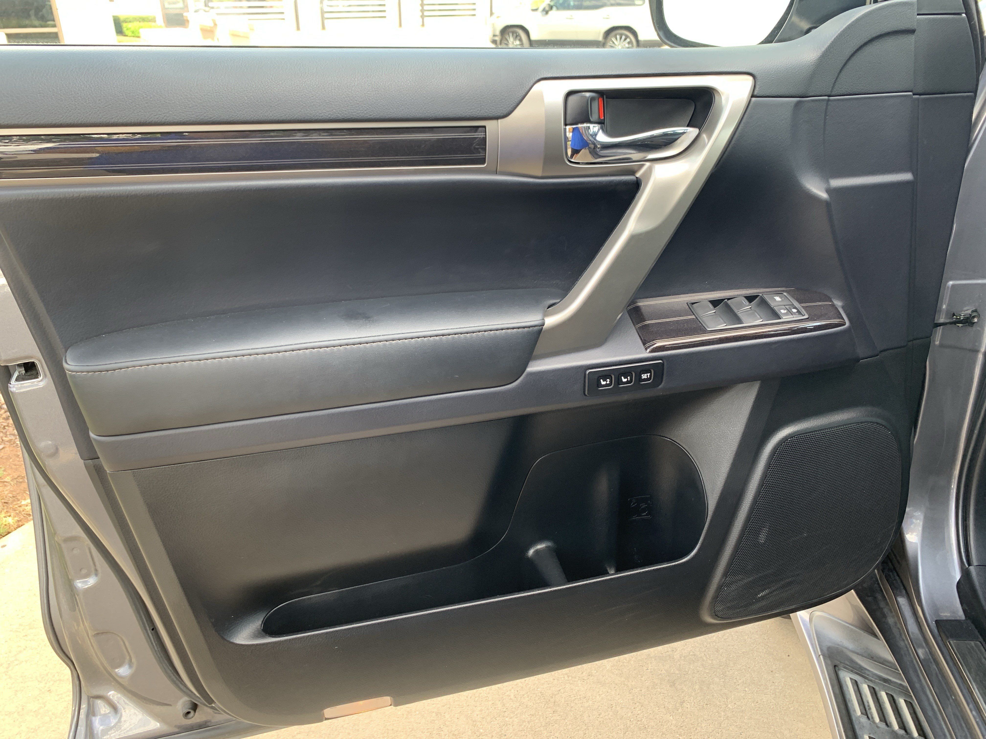 Used 2021 Lexus GX 460 Premium w/ Accessory Package AWD/4WD image 14