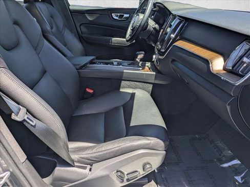 Used 2021 Volvo XC60 T5 Momentum w/ Protection Package Premier FWD image 19