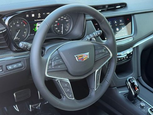 New 2026 Cadillac XT5 Sportv w/ LPO, Onyx Lite Package image 16