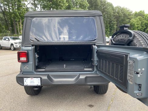 Used 2025 Jeep Wrangler Unlimited Sport AWD/4WD image 5