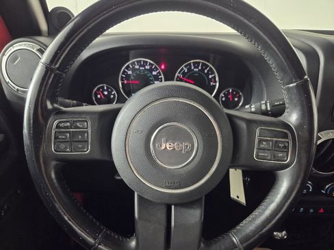 Used 2013 Jeep Wrangler Unlimited Sahara w/ Connectivity Group AWD/4WD image 17