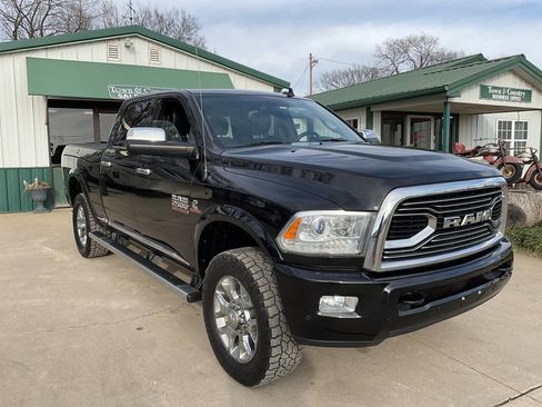 Used 2017 RAM 2500 Limited image 3