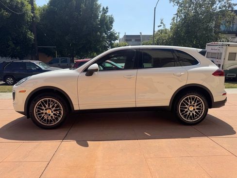 Used 2016 Porsche Cayenne AWD/4WD image 7