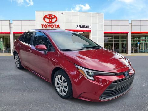 Used 2023 Toyota Corolla LE image 2