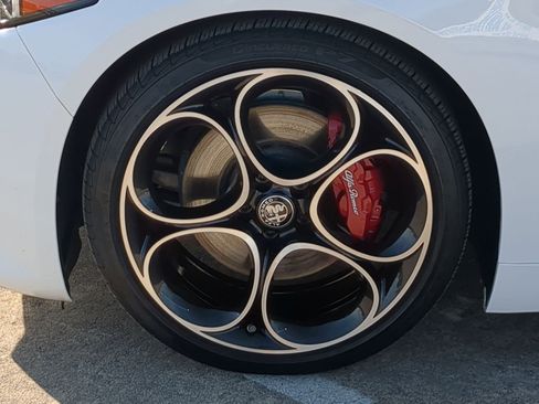 Used 2024 Alfa Romeo Giulia Veloce image 11