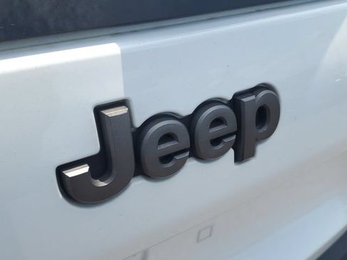 Used 2020 Jeep Cherokee Trailhawk w/ Comfort/Convenience Group AWD/4WD image 31