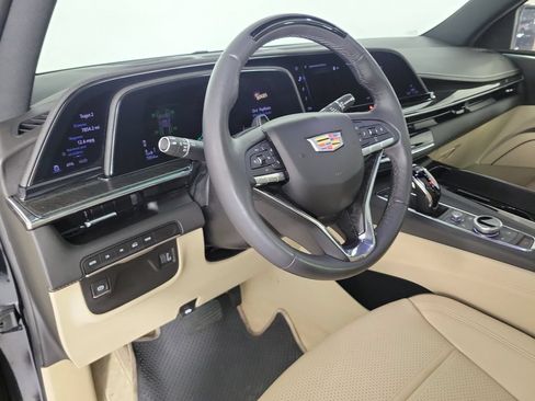 Certified 2024 Cadillac Escalade Premium Luxury AWD/4WD image 19