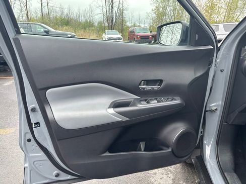 Used 2024 Nissan Kicks SR w/ SR Premium Package FWD image 10