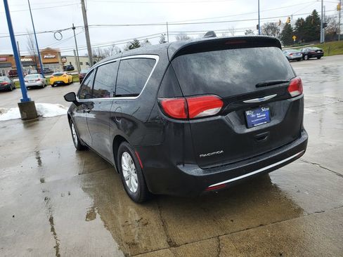Used 2018 Chrysler Pacifica Touring Plus image 3
