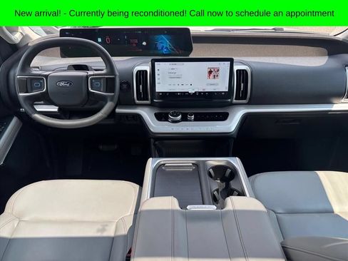Used 2025 Ford Expedition Active AWD/4WD image 4