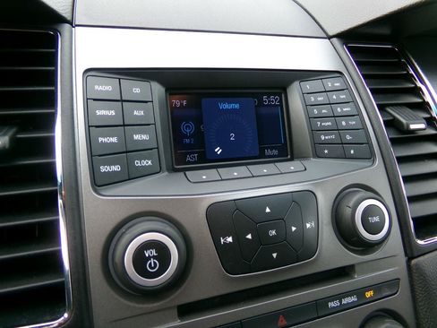 Used 2015 Ford Taurus SEL AWD/4WD image 23