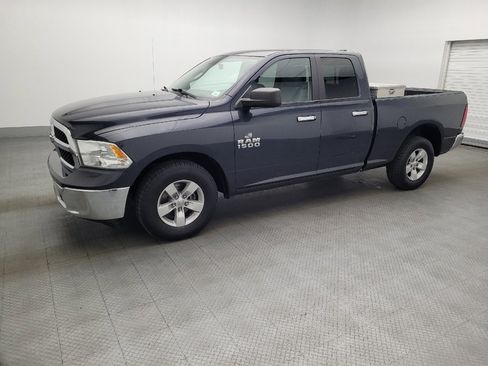 Used 2017 RAM 1500 Classic SLT image 2