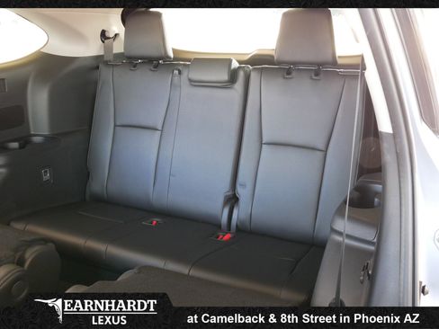 Used 2023 Toyota Highlander Platinum image 32