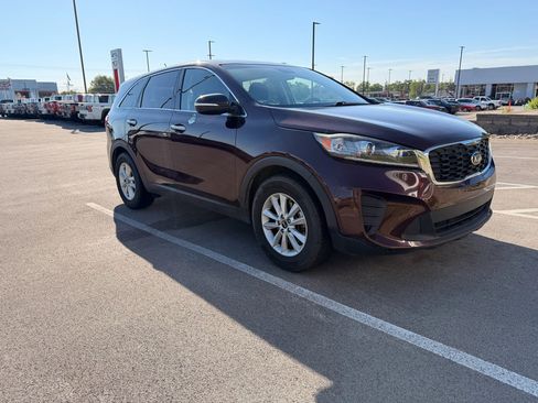 Used 2019 Kia Sorento FWD V6 image 3
