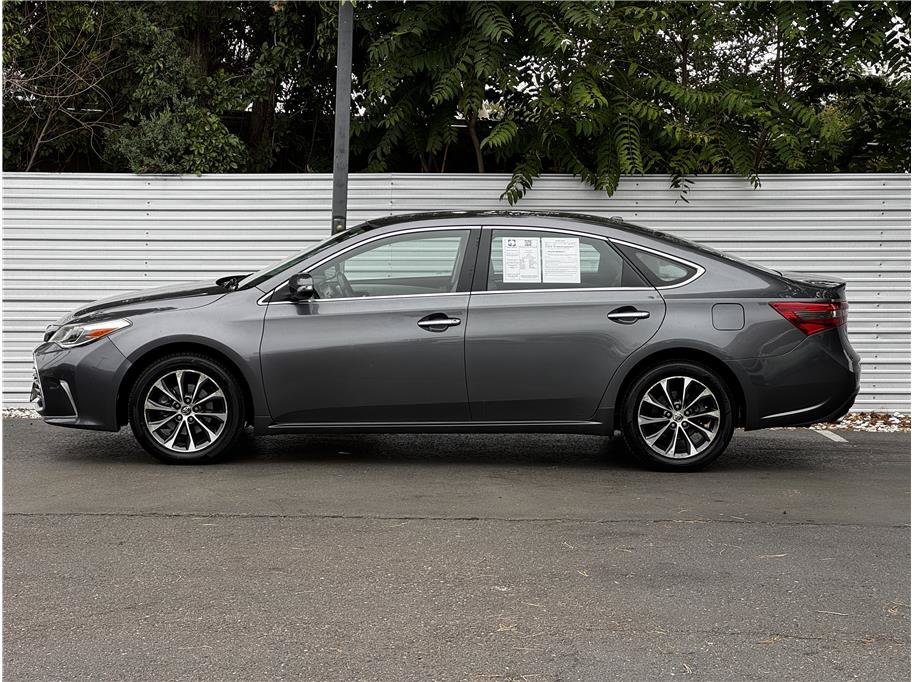 Used 2016 Toyota Avalon XLE FWD image 9