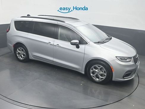 Used 2023 Chrysler Pacifica Limited image 19