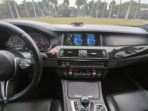 Used 2014 BMW M5 image 23
