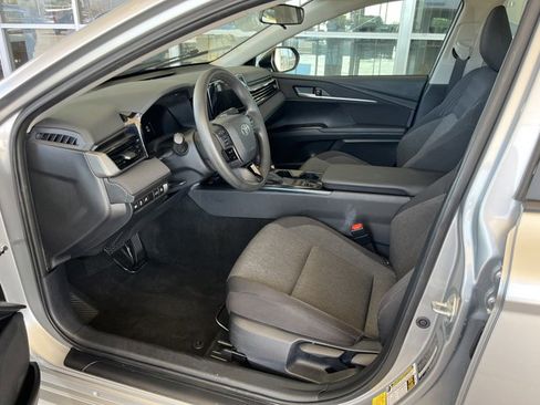 Used 2025 Toyota Camry LE image 7