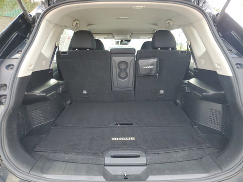 Used 2019 Nissan Rogue S image 9