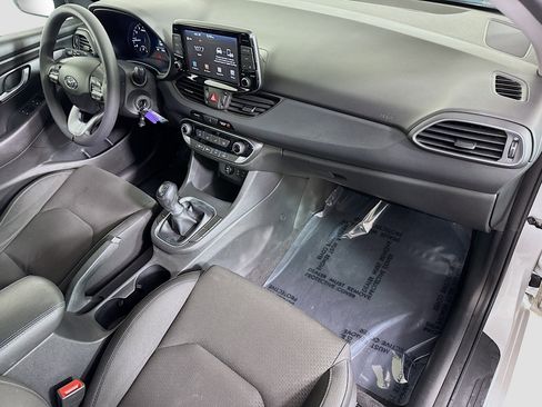 Used 2018 Hyundai Elantra GT image 29