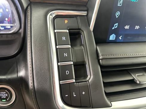 Used 2023 Chevrolet Suburban High Country image 19