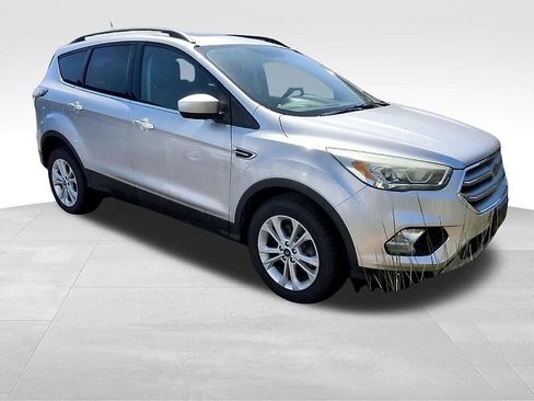 Used 2017 Ford Escape SE w/ Equipment Group 201A AWD/4WD image 2