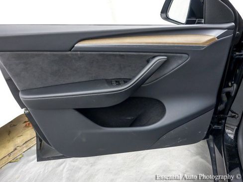 Used 2024 Tesla Model Y Long Range image 36