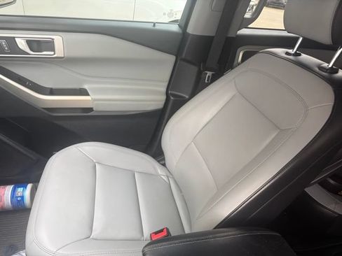Used 2021 Ford Explorer XLT w/ Equipment Group 202A RWD image 15
