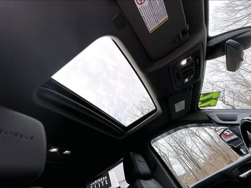 Used 2022 GMC Sierra 2500 Denali w/ Denali Ultimate Package image 16